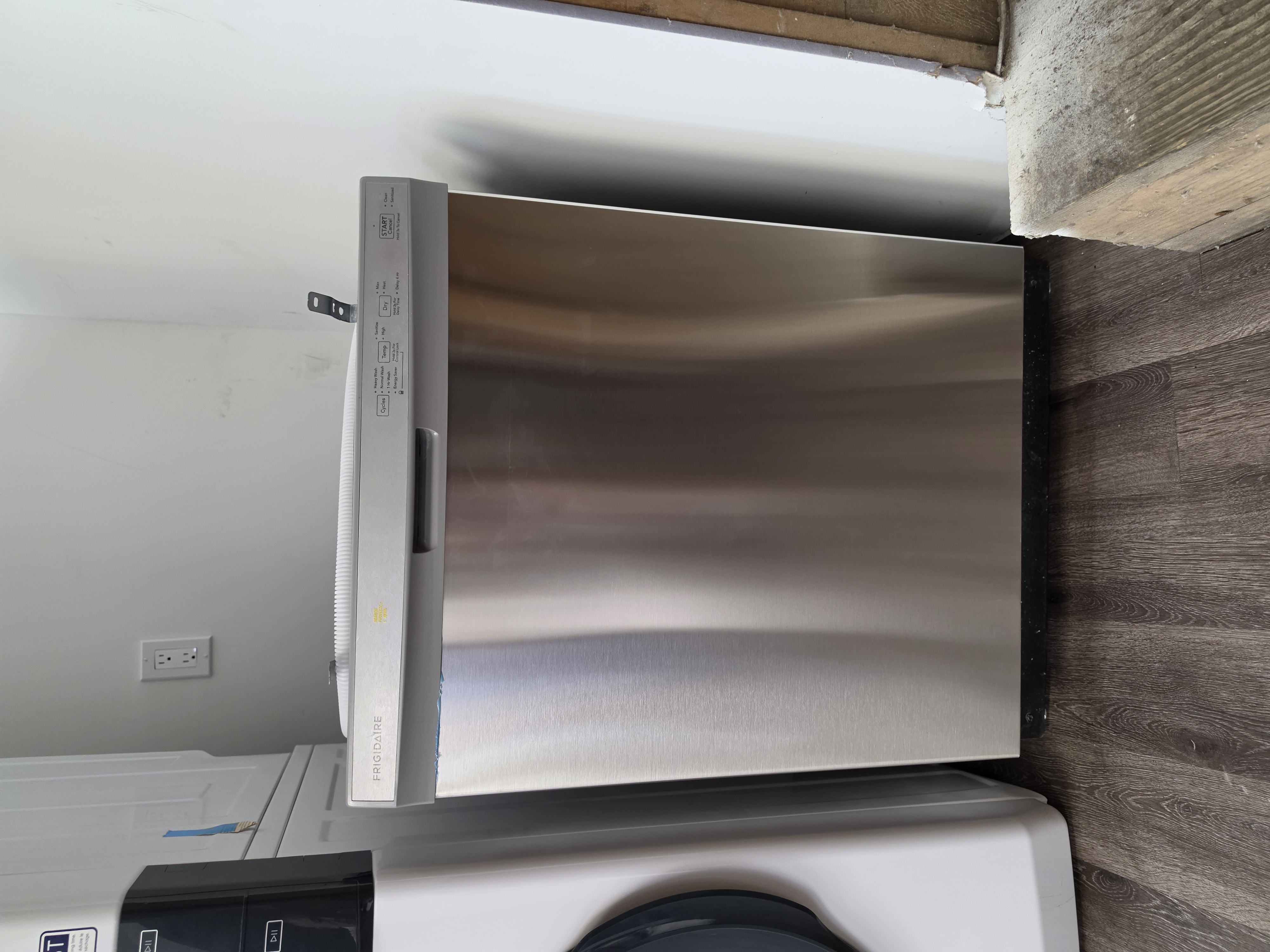 Built-in stainless steel dishwasher