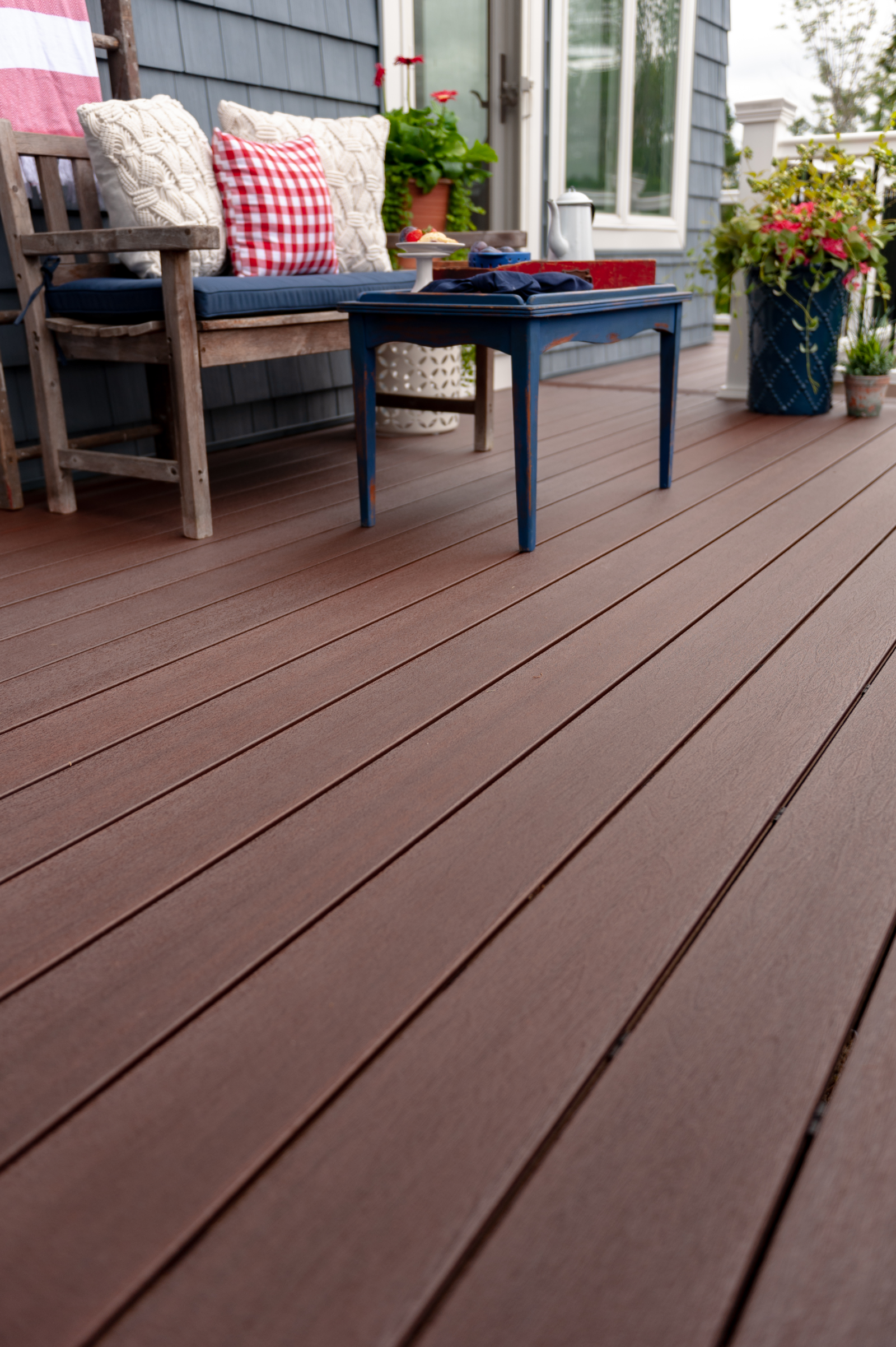 Fiberon deck beside a pool